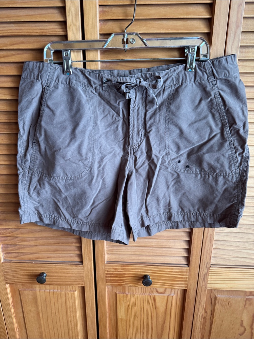 Columbia women’s Casual Drawstring Shorts - brown L